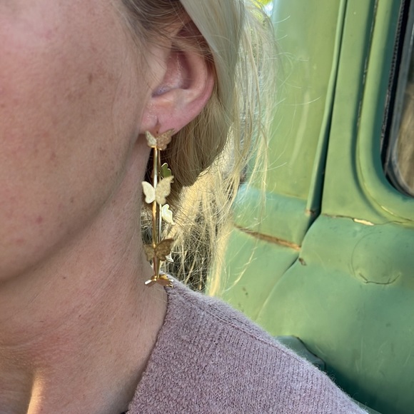 New Gold Butterfly Hoop Earrings - Picture 6 of 13